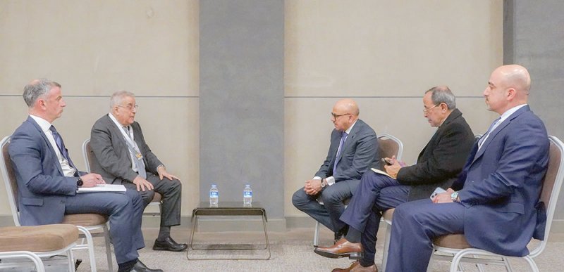 وزير الخارجية يجتمع مع وزير الخارجية وشؤون المغتربين في الجمهورية اللبنانية