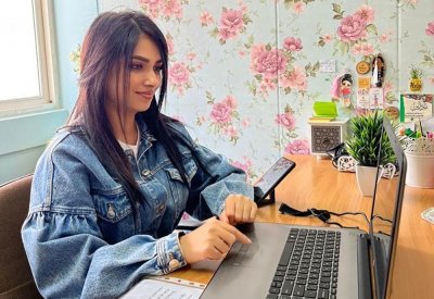 معلمة تطلق ملتقى مسائياً لتطوير التحدث بالإنجليزية لدى 360 طالبة