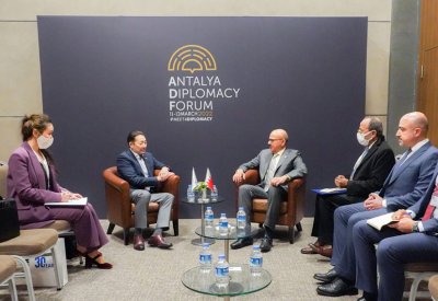 وزير الخارجية يجتمع مع المدير التنفيذي لمؤتمر التفاعل وتدابير بناء الثقة في آسيا (CICA)