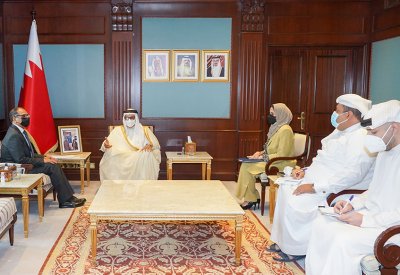 وزير الخارجية يستقبل سفير جمهورية باكستان الإسلامية لدى مملكة البحرين