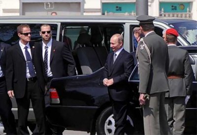 تعرض لـ5 محاولات اغتيال.. هكذا يحصّن بوتن نفسه بـ"الفرسان"