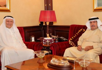 سمو الشيخ علي بن خليفة يستقبل الوجيه فاروق يوسف المؤيد