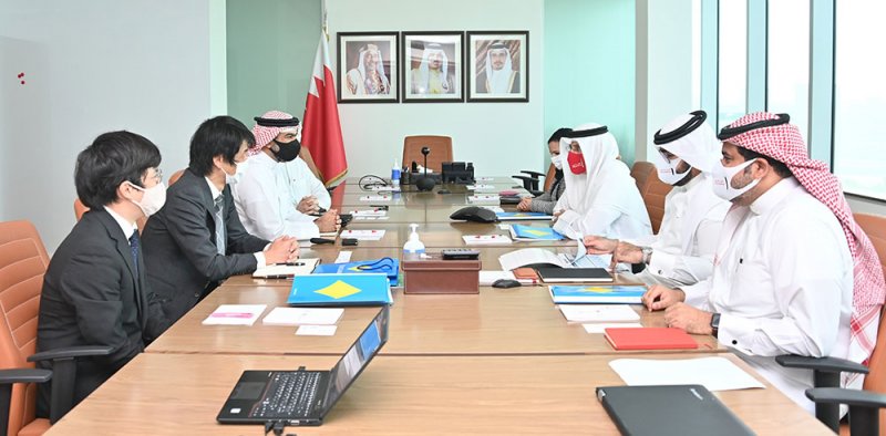 وزير الصناعة يلتقي نائب الرئيس التنفيذي ورئيس قطاع أعمال الحياة بشركة يوكوجاوا الشرق الأوسط وأفريقيا