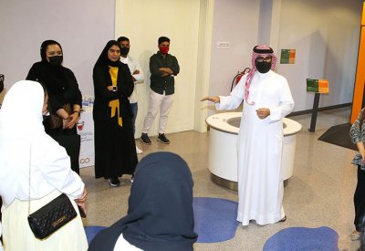المؤيد يشهد جانبا من تحكيم اختيار شعار يوم الشباب البحريني