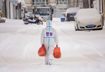 السلطات الصينية تفرض إغلاقا على نحو 30 مليون شخص جرّاء تفشي كورونا