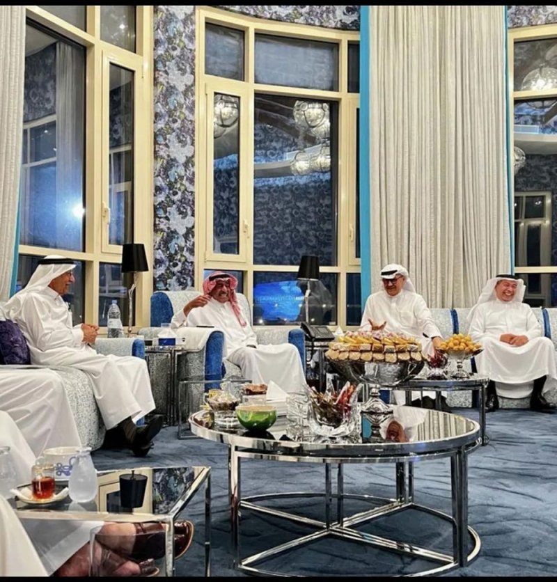 مؤلف سعودي ينشر صورة التقطت يوم أمس للأمير مقرن بن عبدالعزيز