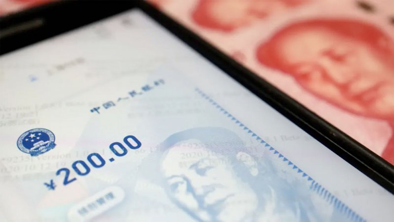 اليوان الرقمي يهدد هيمنة الدولار على المعاملات الدولية.. خبير يطلق تحذيرا