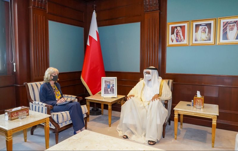 سعادة وزير الخارجية يستقبل نائب رئيس بعثة الولايات المتحدة الأمريكية لدى مملكة البحرين