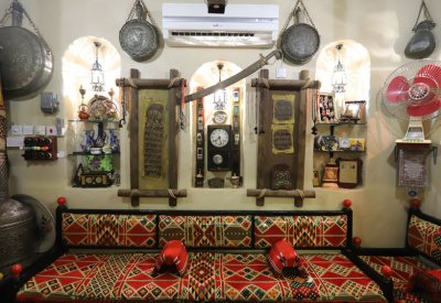 بالصور: الحايكي: امتلك قطعا لا تقدر بثمن وأرفض بيعها والتفريط فيها