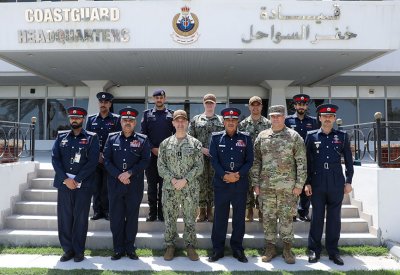 مساعد رئيس الأمن العام لشئون العمليات والتدريب يستقبل قائد القيادة المركزية للقوات البحرية الأمريكية