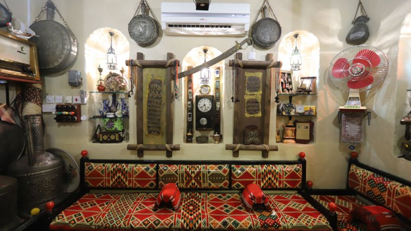 بالصور: الحايكي: امتلك قطعا لا تقدر بثمن وأرفض بيعها والتفريط فيها
