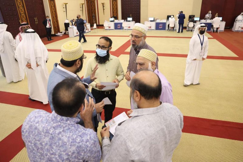 بالصور:  تجار من الجاليات الاجنبية تشارك في انتخابات غرفة تجارة وصناعة البحرين