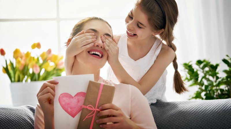 تعرف على السبب الأول للاحتفال بعيد الأم!