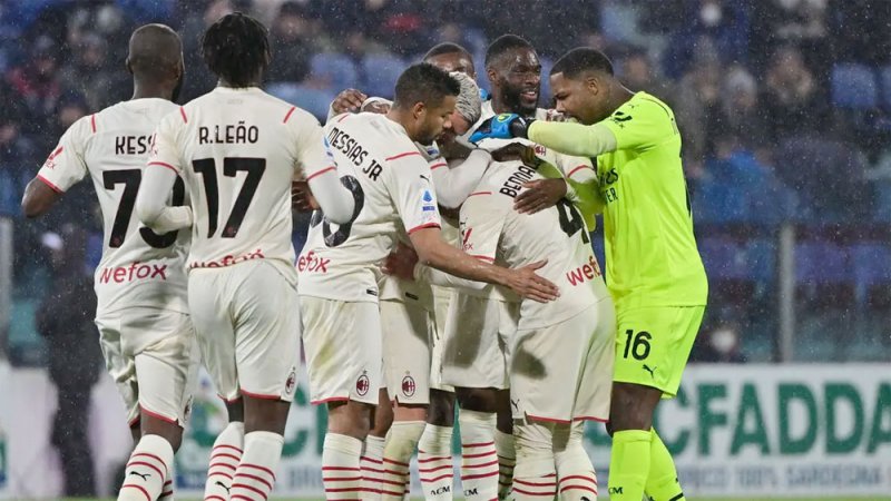 بن ناصر يقود ميلان إلى صدارة الدوري