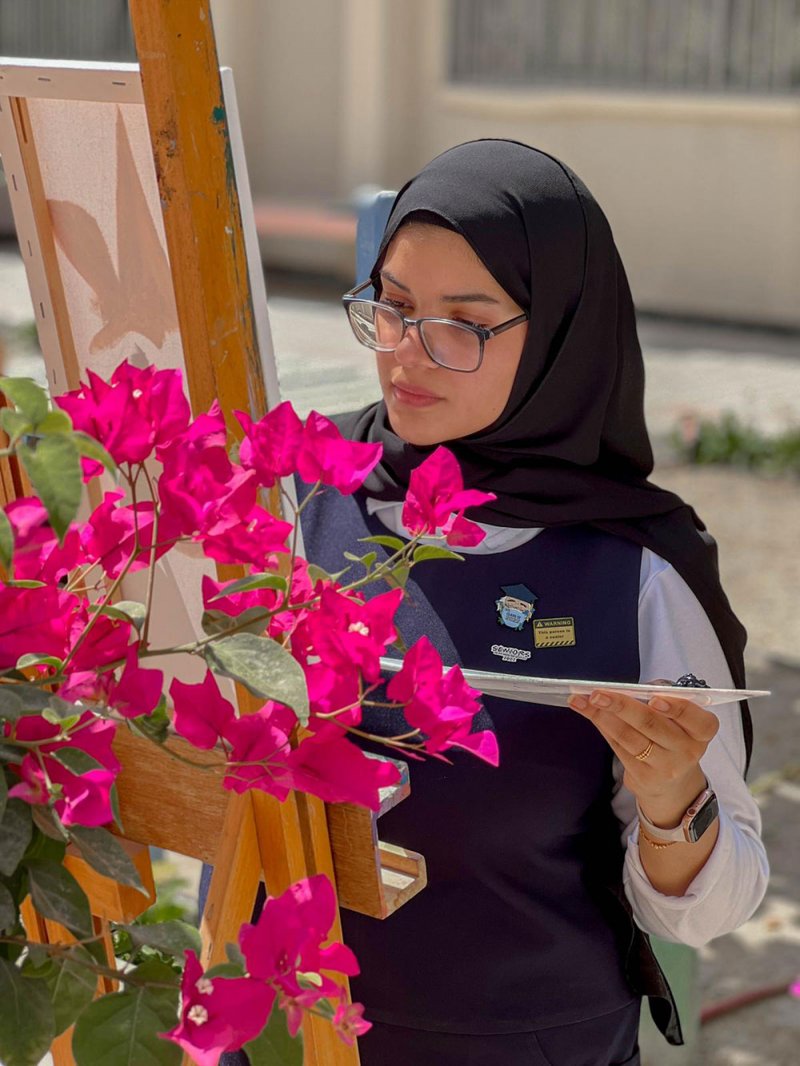 مشروع فنانة بحرينية عالمية بمدرسة سترة الثانوية للبنات