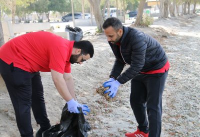 دلمون للدواجن تنظم حملة لتنظيف ساحل دمستان