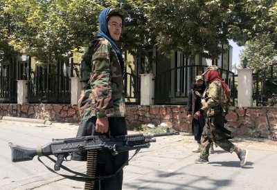 بالصورة: وزير تحول لسائق تاكسي