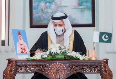 وكيل وزارة الخارجية للشؤون السياسية يقدم تعازي البحرين في وفاة الرئيس الباكستاني الأسبق