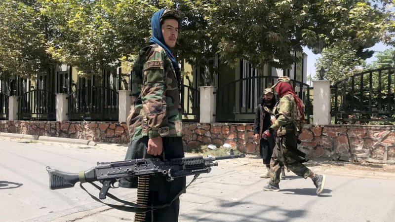 بالصورة: وزير تحول لسائق تاكسي