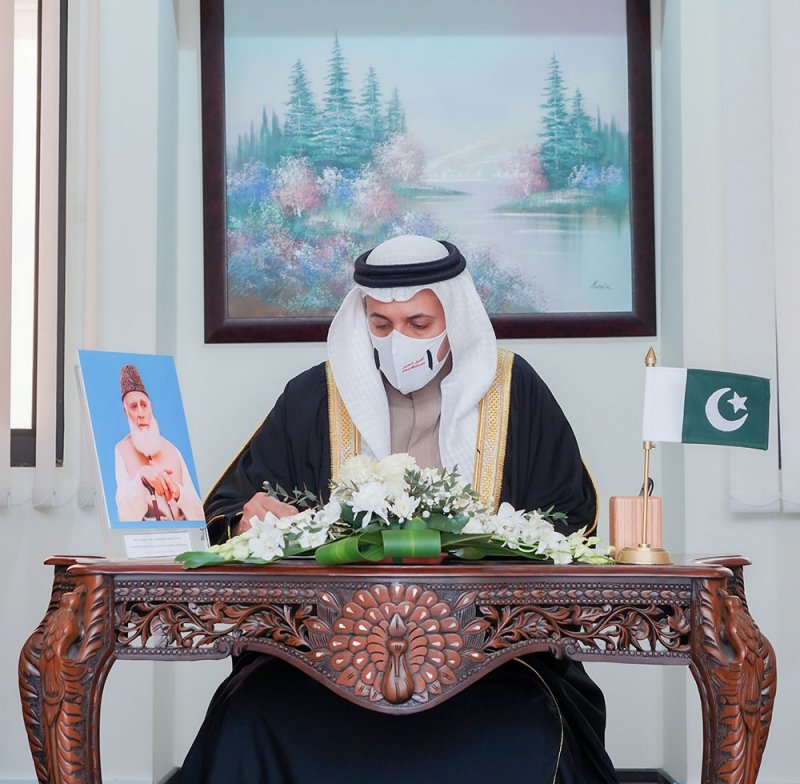 وكيل وزارة الخارجية للشؤون السياسية يقدم تعازي البحرين في وفاة الرئيس الباكستاني الأسبق