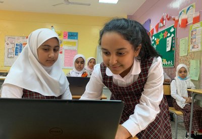 34 طالبة ابتدائي يشكّلن فريق المدرسة للدعم التقني