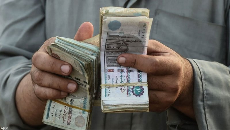 رفع الفائدة وانخفاض الجنيه.. لماذا حدث ما حدث في مصر؟