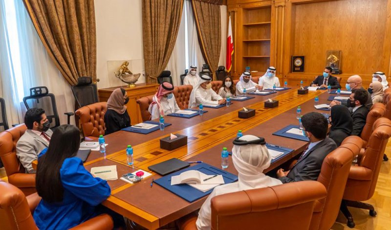 وزير المواصلات والاتصالات يلتقي منتسبي برنامج رئيس مجلس الوزراء لتنمية الكوادر الحكومية