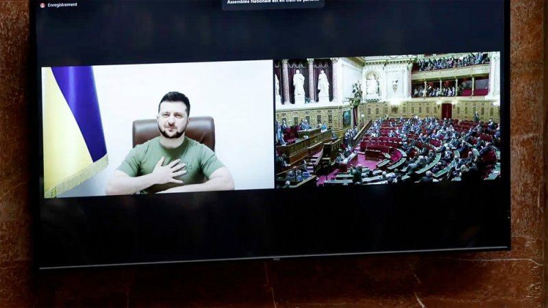 زيلينسكي لفرنسا: الدمار في ماريوبول يذكرنا بالحرب العالمية