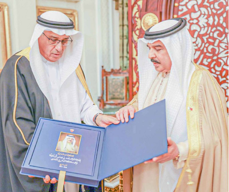 جلالة الملك: دور بارز لرجالات البحرين في مسيرة التحديث والتنمية