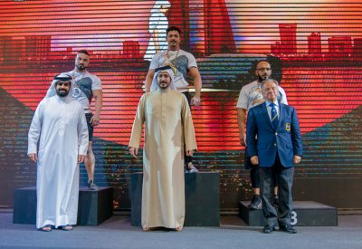 بالصور: خالد بن حمد يشهد منافسات بطولة أقوى رجل بحريني