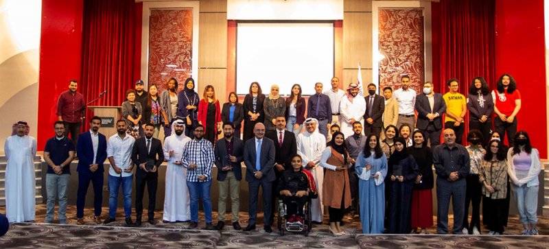 د.حسن الملا رئيس جامعة UTB يحتفي بطلبة وخريجي الجامعة المتميزين