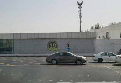 بالصور: مخالفة الوقوف بالمربع الأصفر تعرضك للغرامة.. وهذه قيمتها