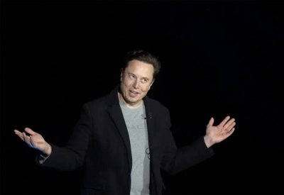 لماذا يفكر إيلون ماسك في إنشاء منصة تواصل اجتماعي؟