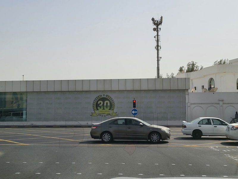 بالصور: مخالفة الوقوف بالمربع الأصفر تعرضك للغرامة.. وهذه قيمتها