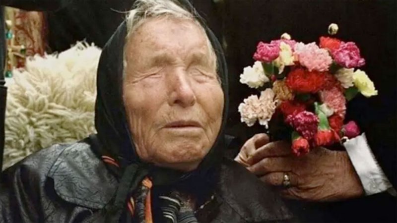 بوتين والعرافة العمياء الشهيرة فانغا