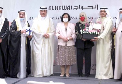 “الحواج” يكرم أعضاء الفريق الوطني للتصدي لـ“كورونا” وأمهاتهم