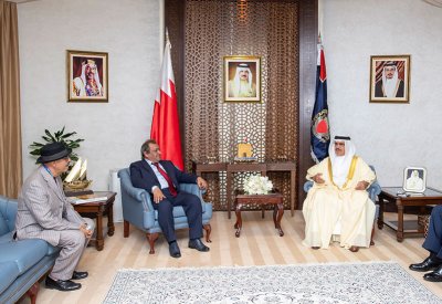 وزير الداخلية يستقبل الشاعر محمد الحلواجي والفنان عباس الموسوي ويشيد بدورهما في إثراء الحركة الأدبية والفنية