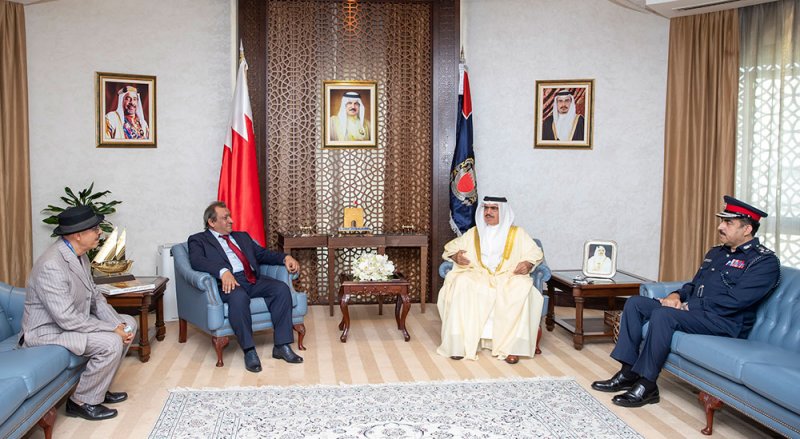 وزير الداخلية يستقبل الشاعر محمد الحلواجي والفنان عباس الموسوي ويشيد بدورهما في إثراء الحركة الأدبية والفنية