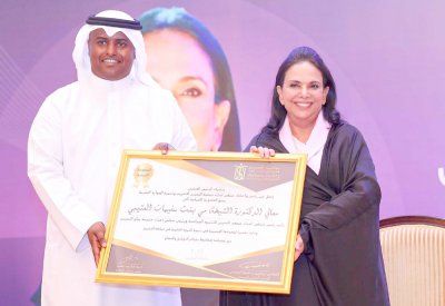 العتيبي تروي مسيرة نجاحها في القطاع التربوي وتأسيسها أول مدرسة وطنية بالبحرين