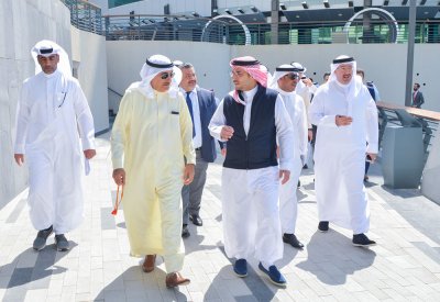 رئيس جهاز المساحة يقوم بزيارة الى مرفأ البحرين