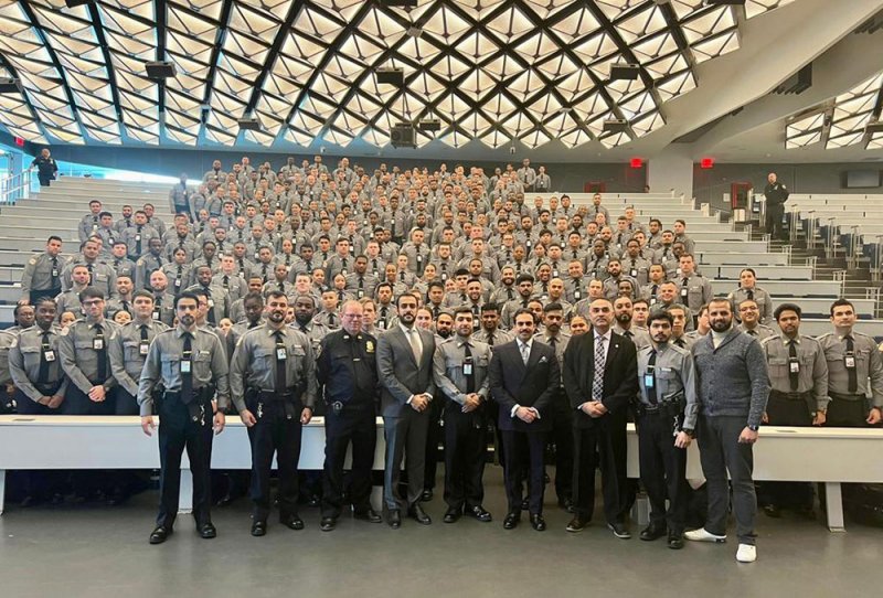 سفير مملكة البحرين لدى الولايات المتحدة الأمريكية يقوم بزيارة إلى أكاديمية شرطة مدينة نيويورك