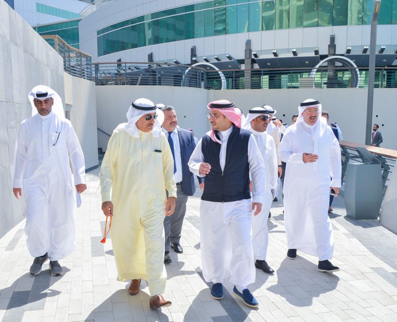 رئيس جهاز المساحة يقوم بزيارة الى مرفأ البحرين