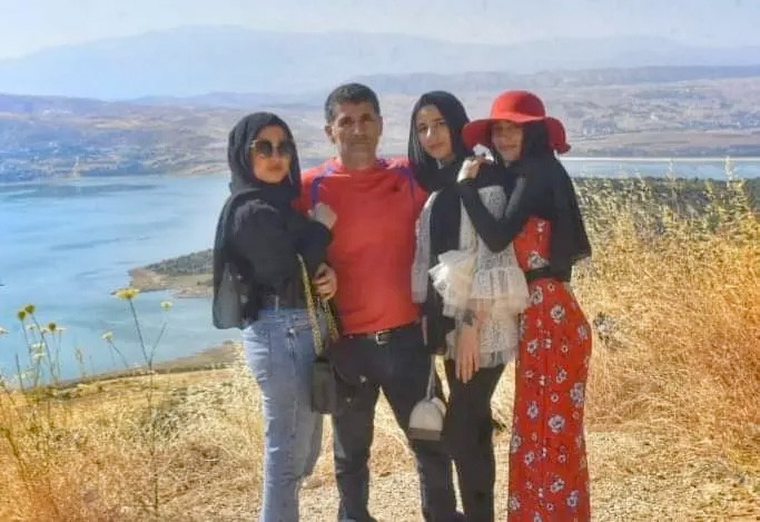 مع والدهن