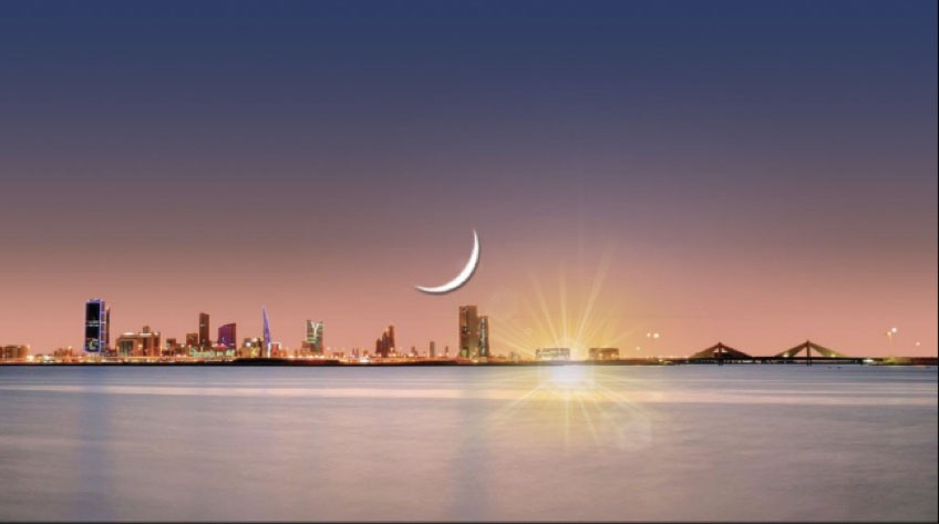 شكل هلال شهر شوال 1443 هـ في يوم الأحد 1 مايو 2022 م لحظة غروب الشمس في سماء مملكة البحرين.