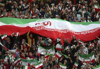 الإيرانيات ومدرجات كرة القدم.. "خطيئة" حاربتها الفتاة الزرقاء