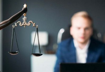 10 سنوات سجن لمطرب.. وهذه الأسباب