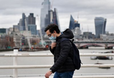 إصابات كورونا تعود للارتفاع بشكل قياسي في بريطانيا