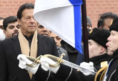 عمران خان يحل الحكومة.. ويصرح "دولة" تتدخل بشأننا