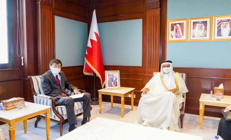 وزير الخارجية يستقبل سفير اليابان لدى مملكة البحرين