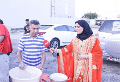 عدسة “البلاد”: اللقيمات تتصدر الحلويات الشعبية